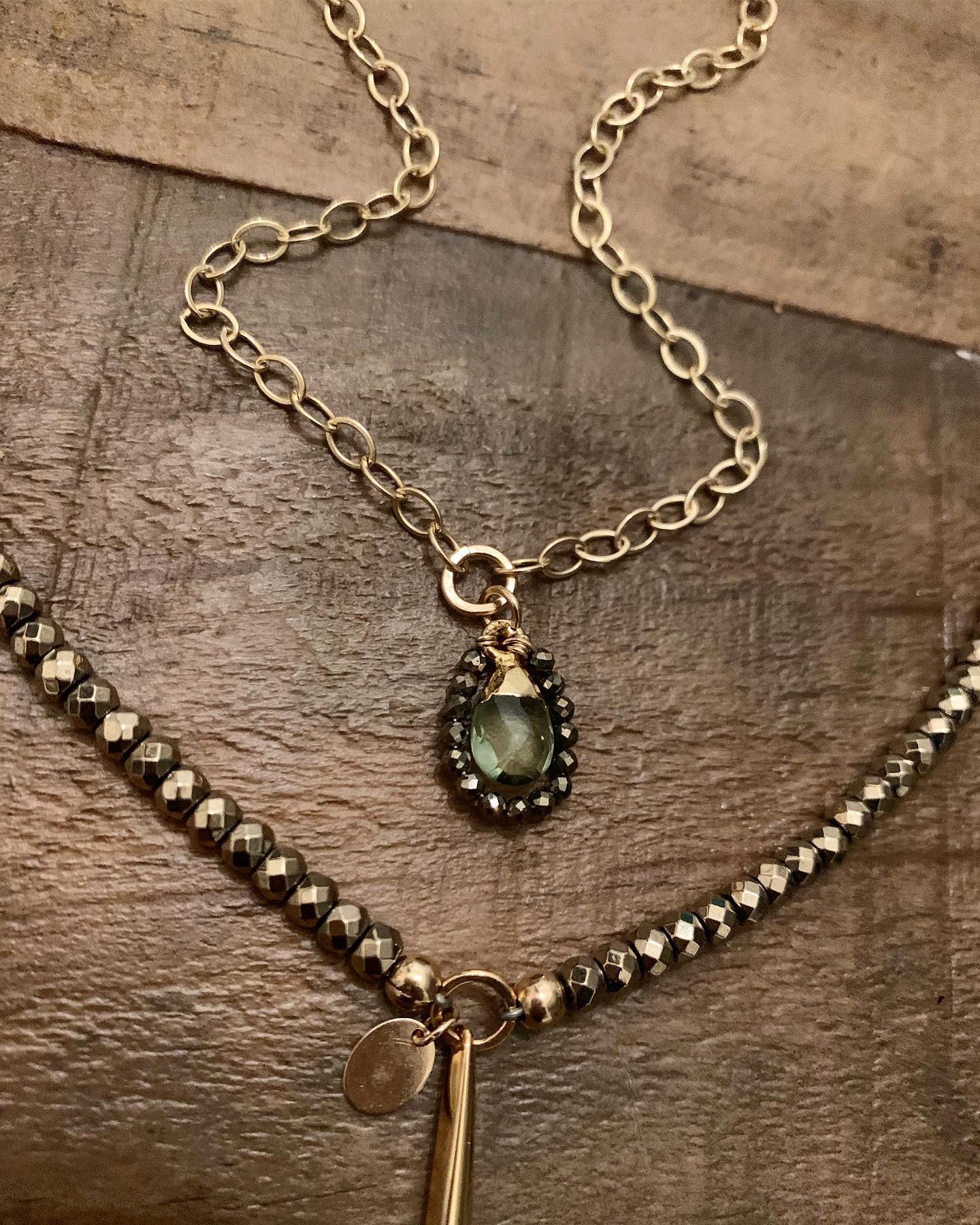 GP Signature Spike Neck Garland