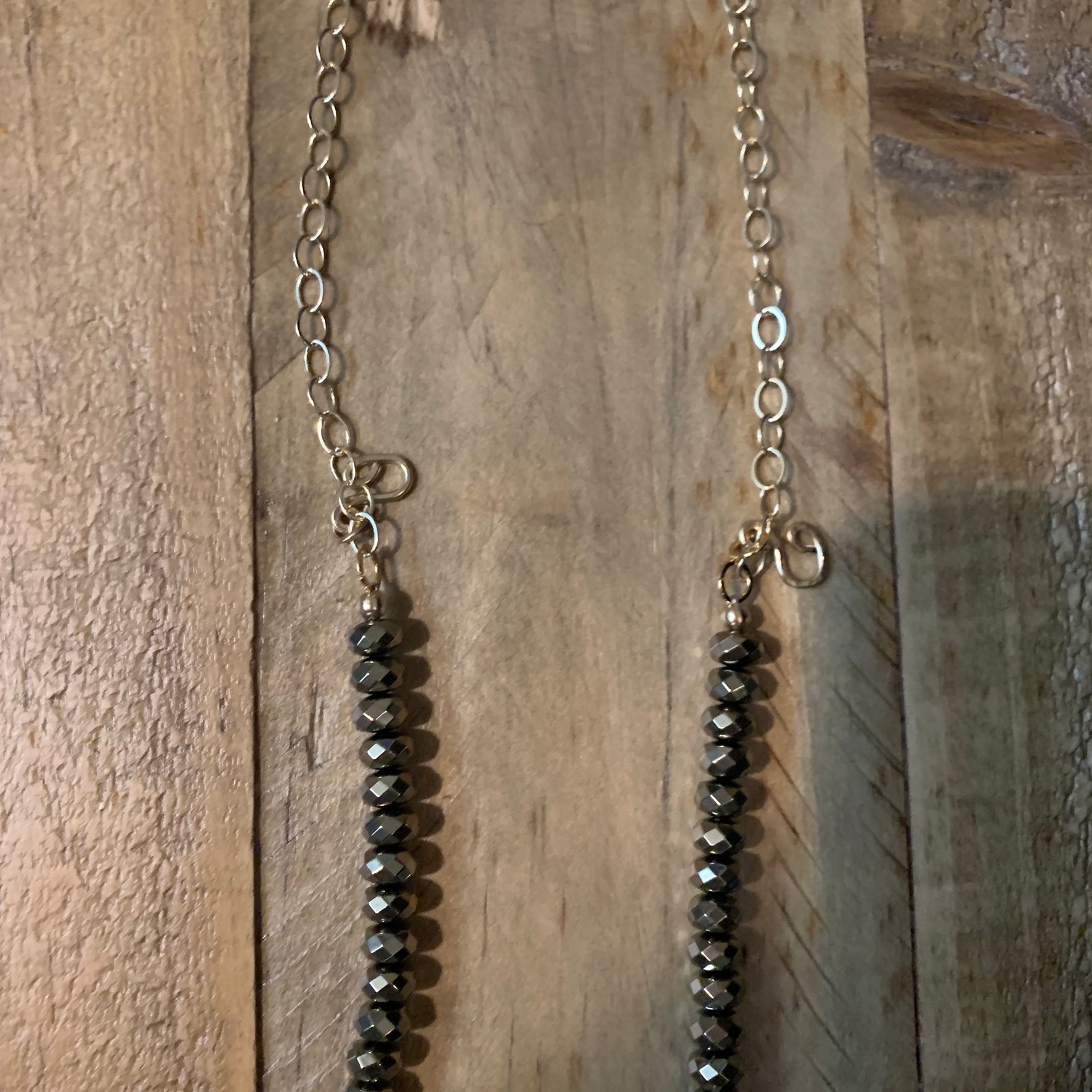 GP Signature Spike Neck Garland