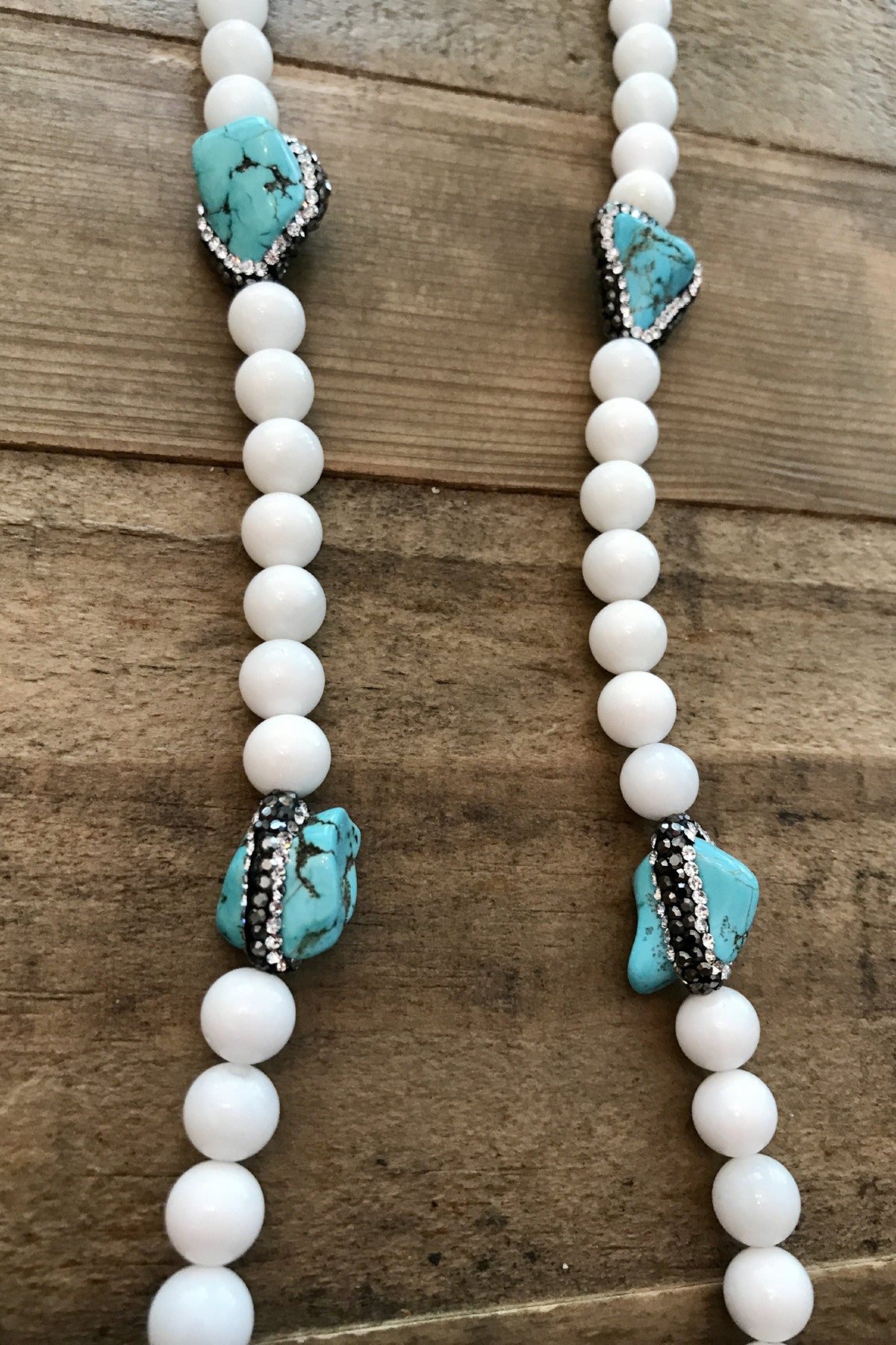 Scenic Woods n’ Turquoise NeckGarland