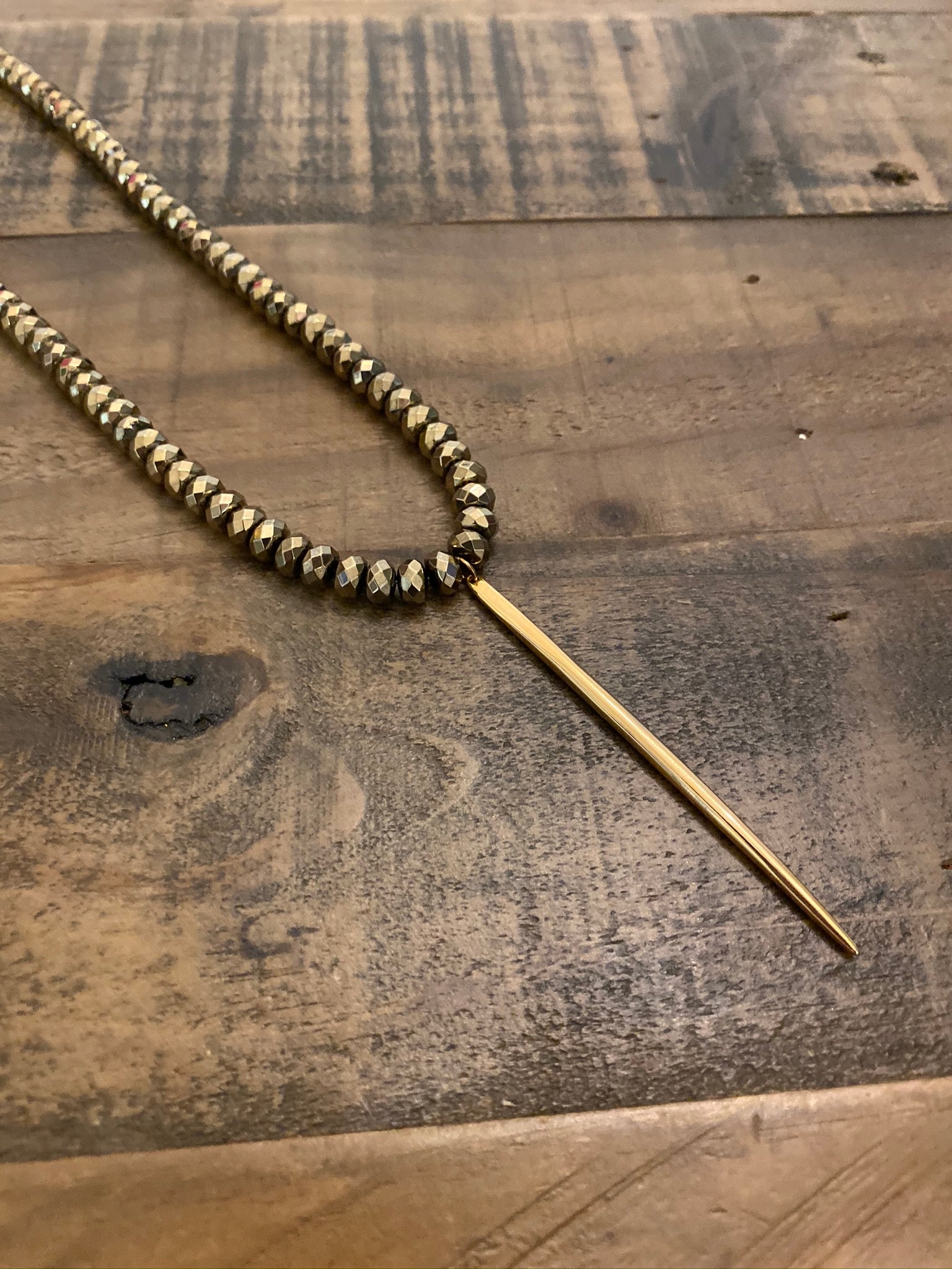 GP Signature Spike Neck Garland